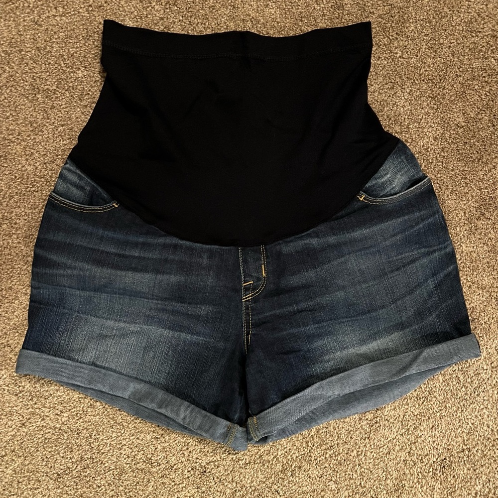 Liz Lange maternity shorts